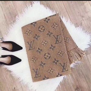 Louis Vuitton used scarf